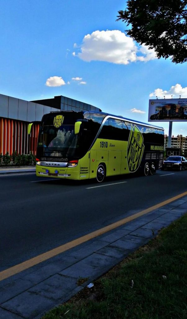 luxury bus for tour and event